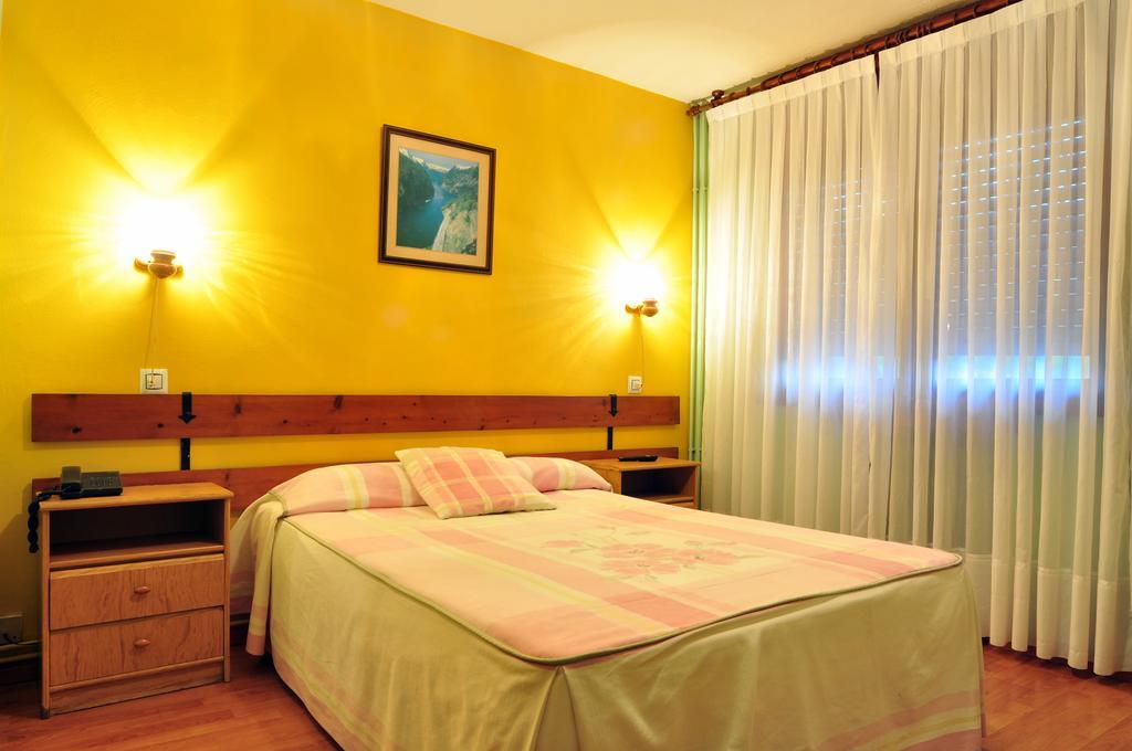 San Roque del Acebal Hostal Europa מראה חיצוני תמונה