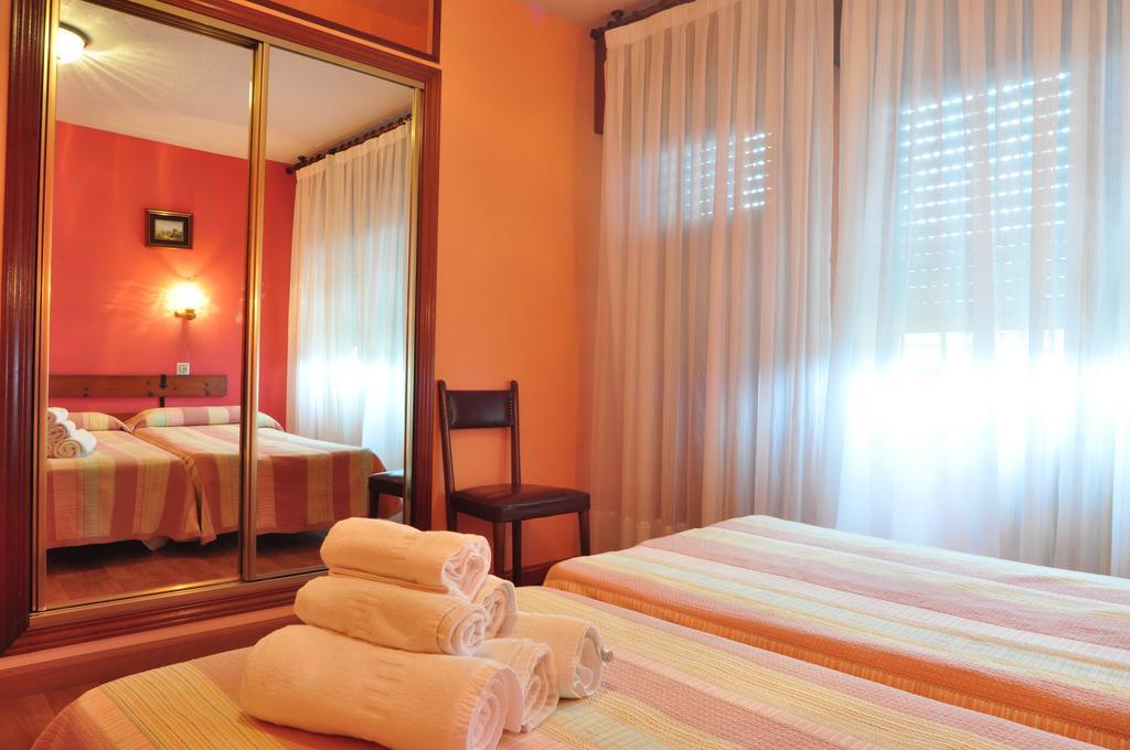 San Roque del Acebal Hostal Europa מראה חיצוני תמונה